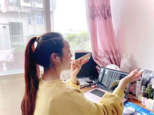 以诗为戈 以艺战疫 文化与传播学院师生用文艺创作致敬最美“逆行者”